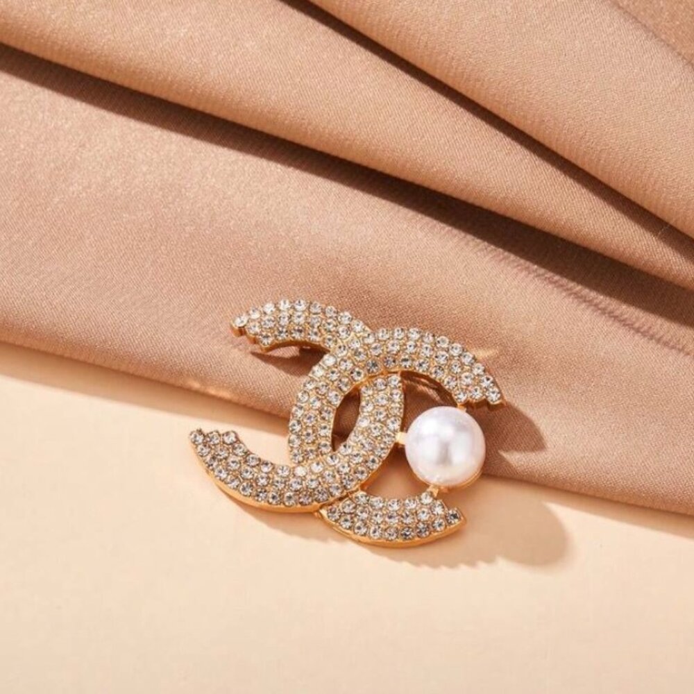 Luxury CC Brooch, Chic Faux Pearl, Gold Tone Lapel Pin New